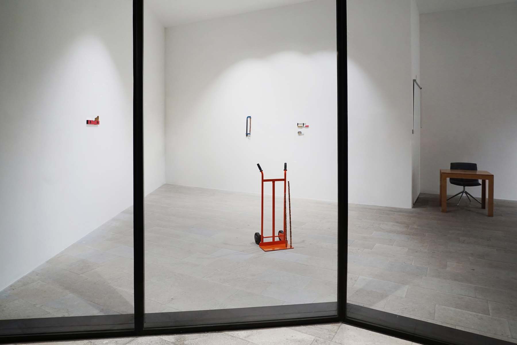 Antonio Guiotto, L’ultimo degli stronzi, 2022, vista della mostra, Marina Bastianello Gallery, Mestre