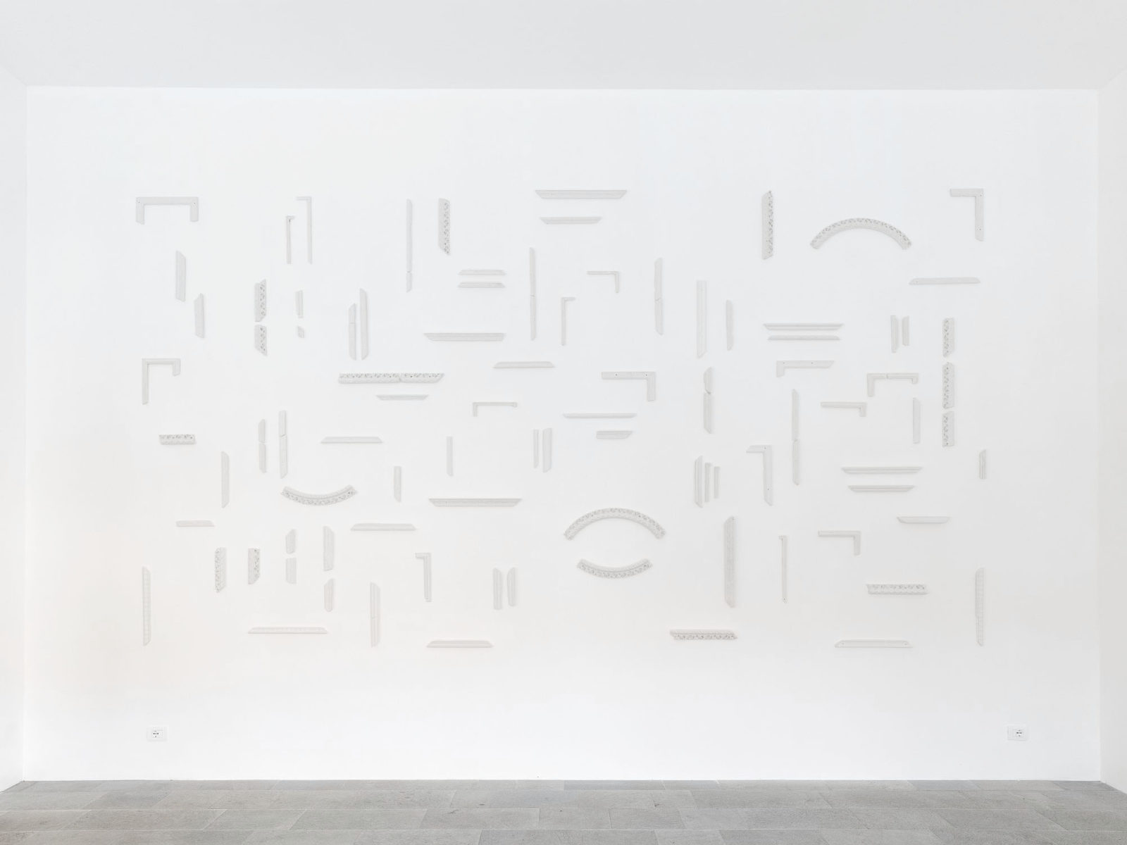 Penzo+Fiore, IlQuartoStato, 2019, installation, plaster frames, 293 x 545 cm, ph. G. Cecchinato