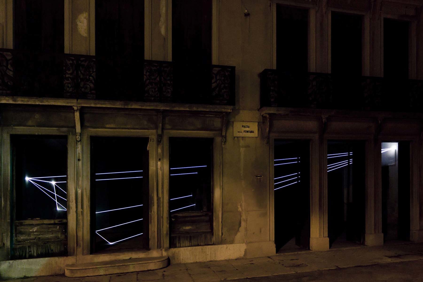 Carlo Bernardini, Aprite la luce, 2011, optical fiber steal, Palazzo Anas, Vittorio Veneto, ph. N.Covre