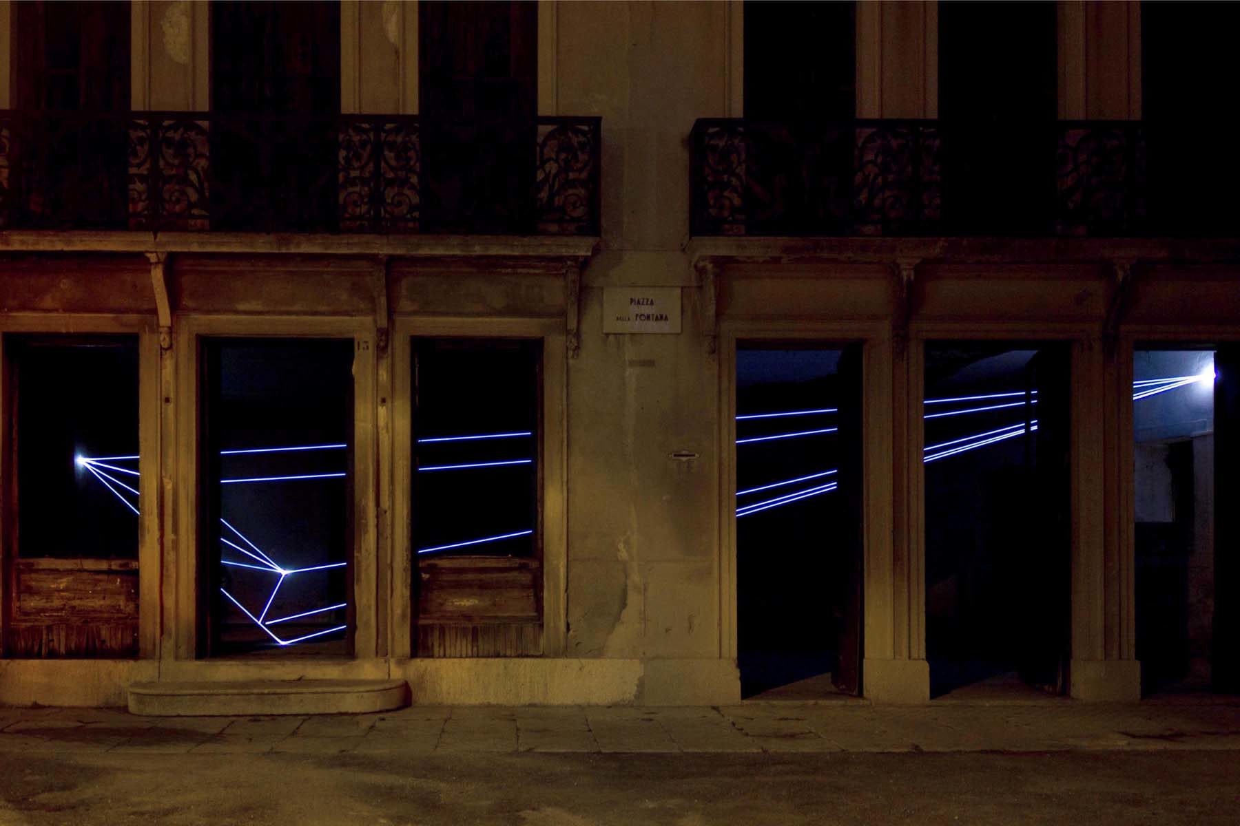 Carlo Bernardini, Aprite la luce, 2011, optical fiber steal, Palazzo Anas, Vittorio Veneto, ph. N.Covre