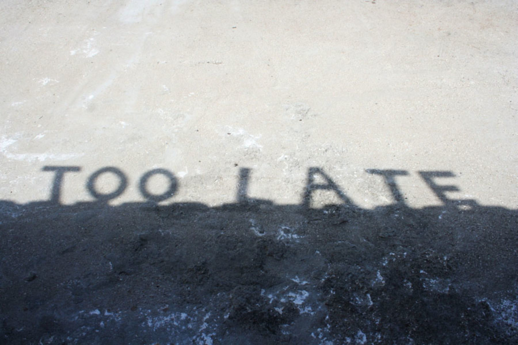 Driant Zeneli, Too Late, 2008, video, 1’00”