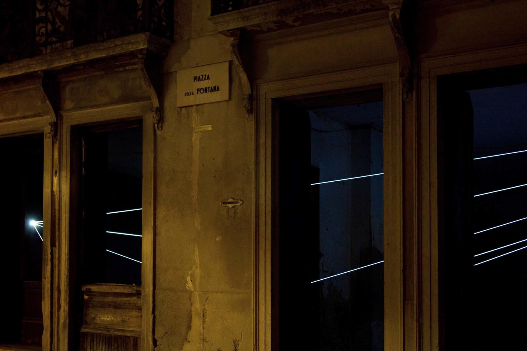 Carlo Bernardini, Aprite la luce, 2011, optical fiber steal, Palazzo Anas, Vittorio Veneto, ph. N.Covre