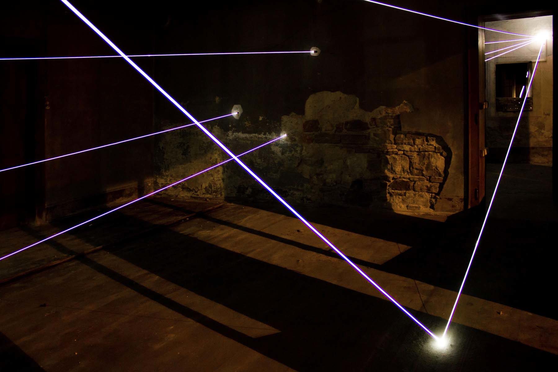 Carlo Bernardini, Aprite la luce, 2011, optical fiber steal, Palazzo Anas, Vittorio Veneto, ph. N.Covre