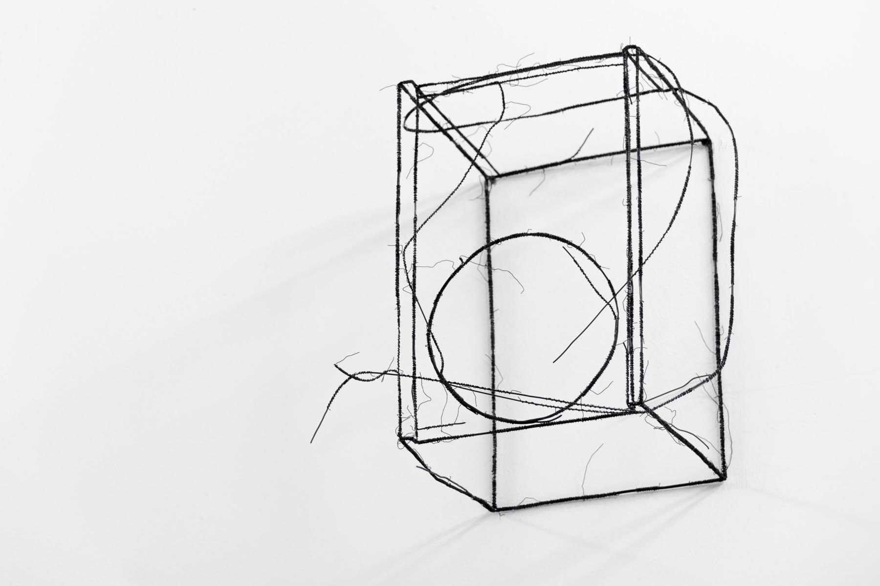 Fritz Panzer, Lautsprechenboxen, 2012, wire sculpture, 27 x 27 x 50 cm