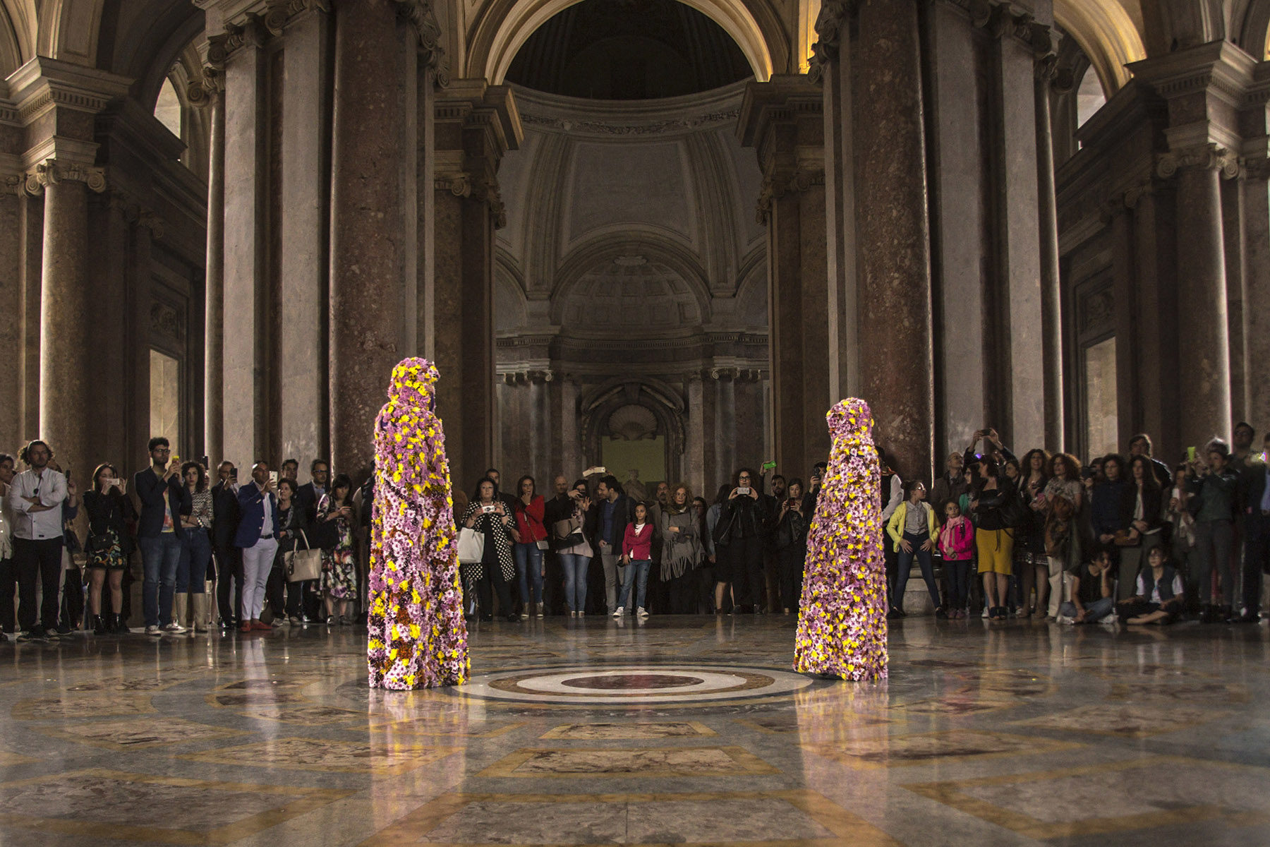 Vinci-Galesi, La terra dei fiori, 2017, performance, courtesy of the artists and aA29, ph. A. Zangirolami