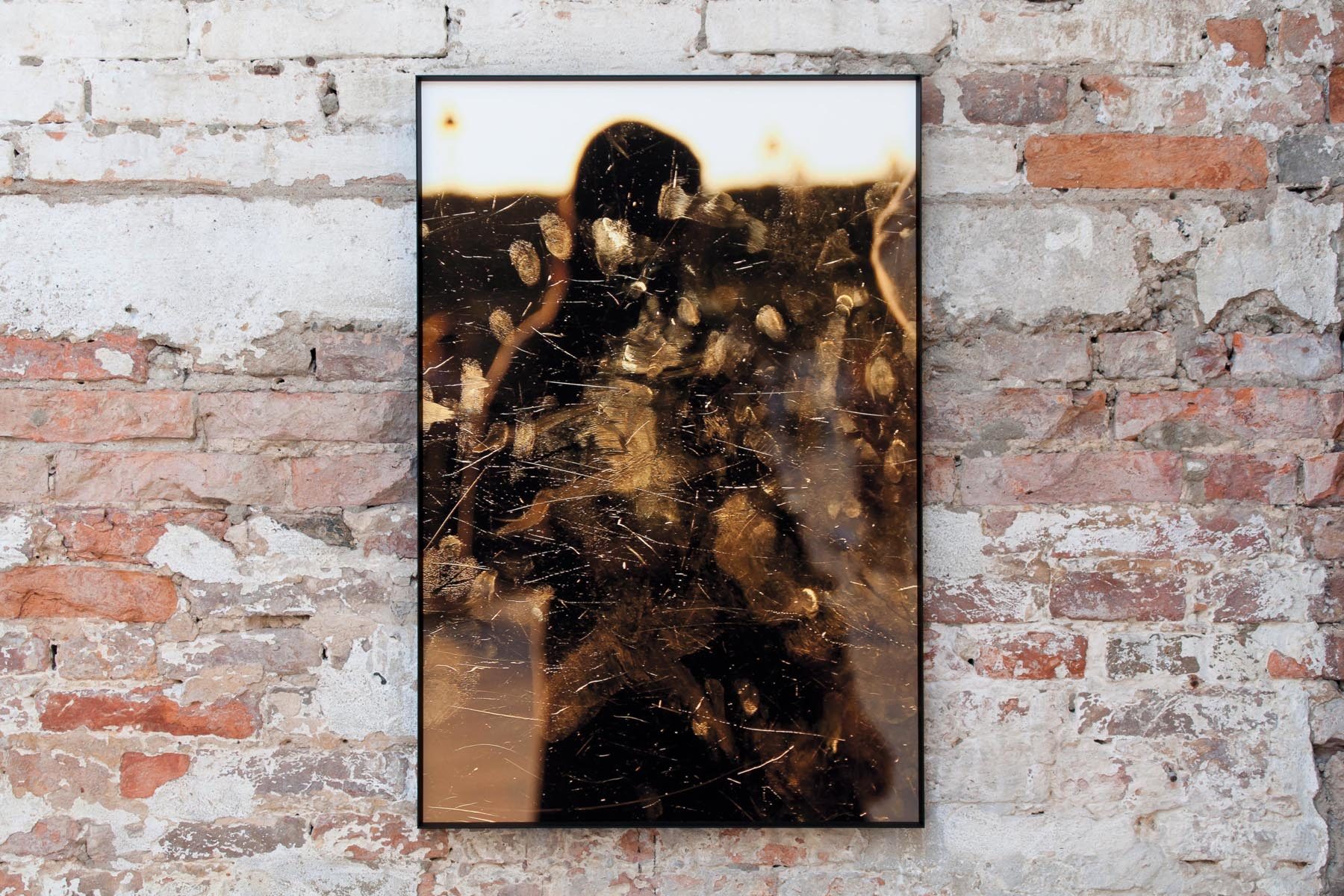 Igor Eškinja, Golden Fingers of Louvre, 2017, archival print on aluminium, 70 x 50 cm