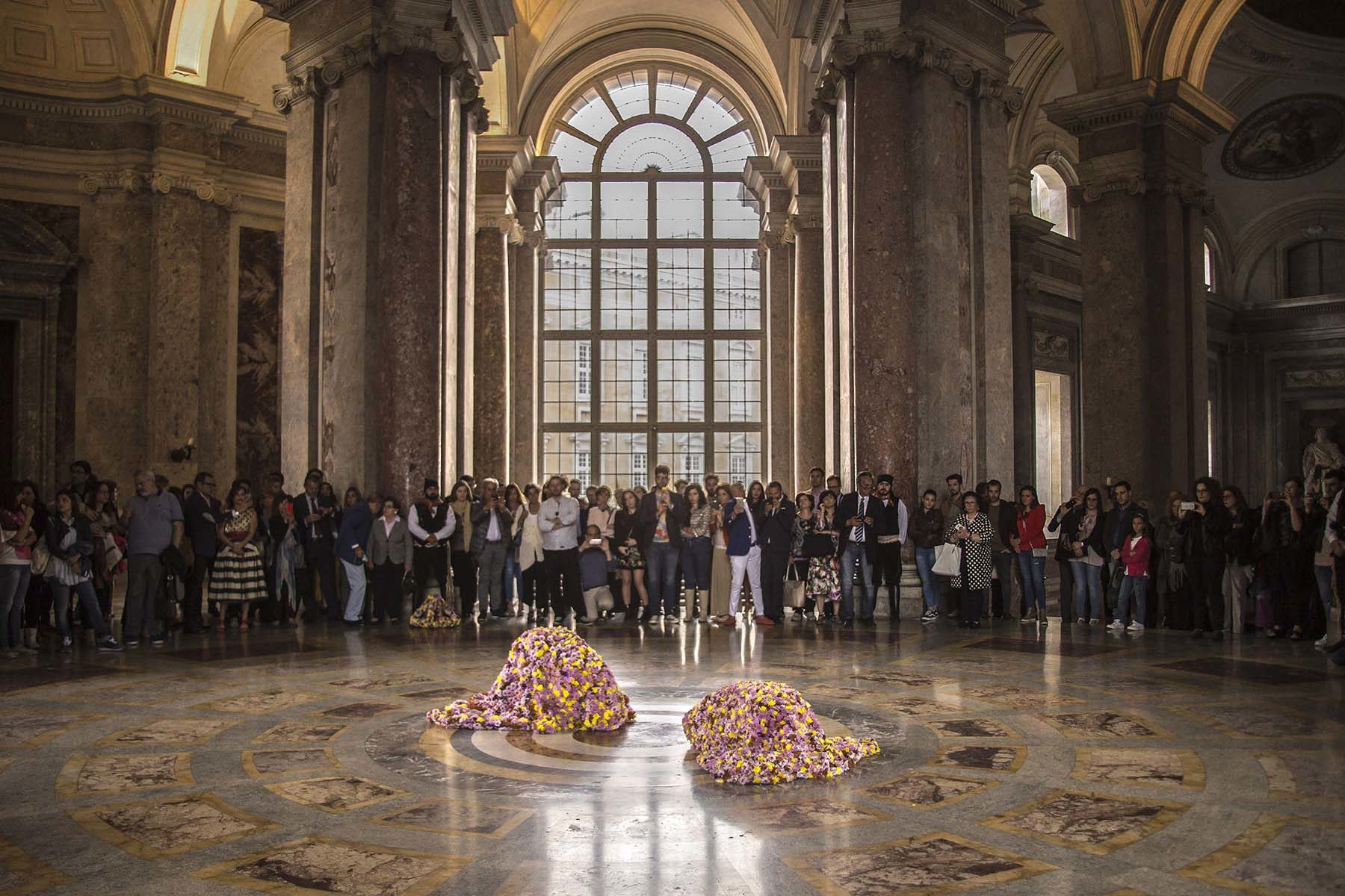 Vinci-Galesi, La terra dei fiori, 2017, performance, courtesy of the artists and aA29, ph. A. Zangirolami