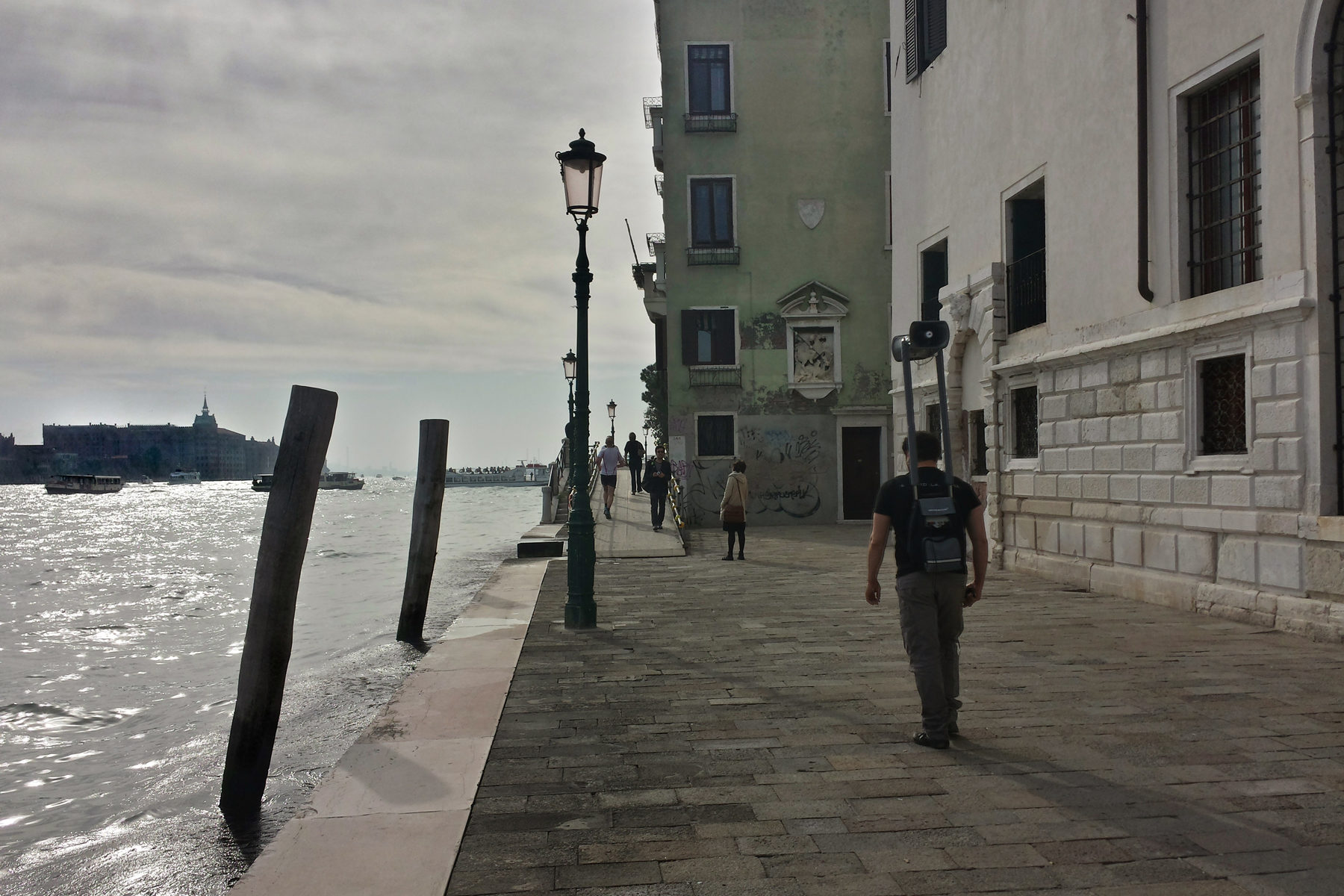 R. Pugliese, Itinerari risonanze architettoniche, 2015, performance in the city of Venice