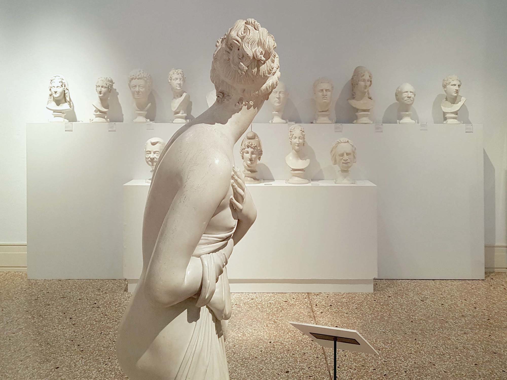 Antonio Guiotto, Senza titolo con didascalia, 2019, Museo Civico, Bassano d.G, vista della mostra