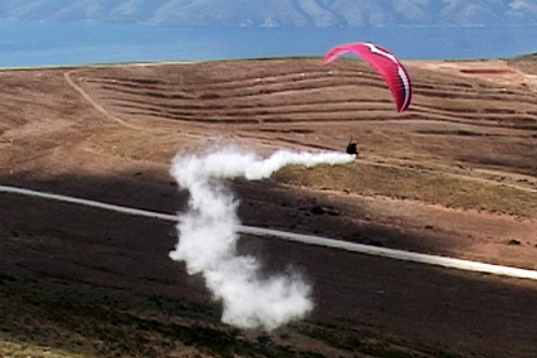 Driant Zeneli, The Dream of Icarus was to make a Cloud, 2009, 4’05’’, courtesy the artist