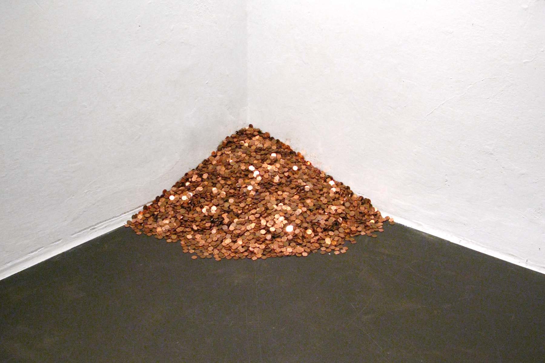 Antonio Guiotto, New old economy Vs Felix Gonzalez, 2011, 30.430cent coins, variable dimensions-