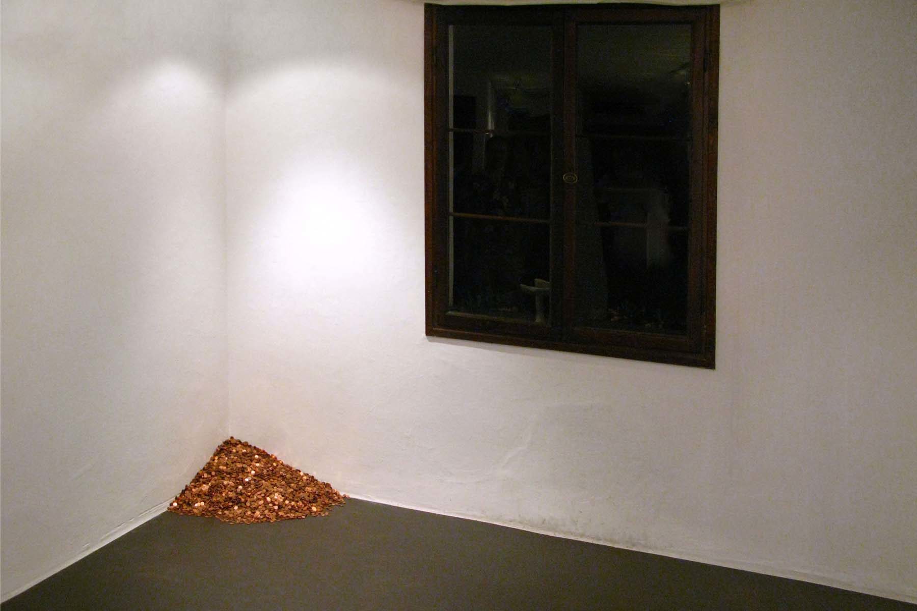 Antonio Guiotto, New old economy Vs Felix Gonzalez, 2011, 30.430cent coins, variable dimensions.