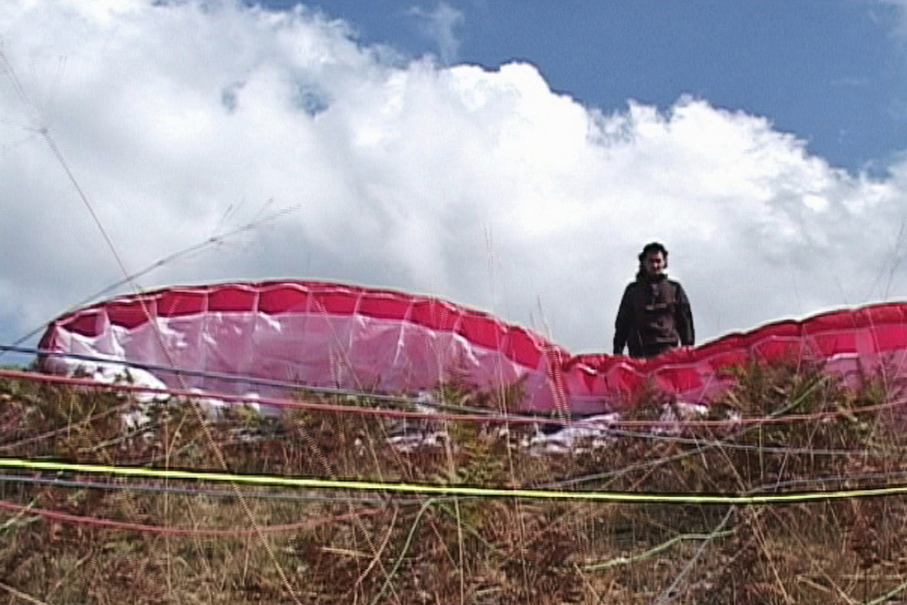 Driant Zeneli, The dream of Icarus was to make a Cloud, 2009, video, durata 4’05” E