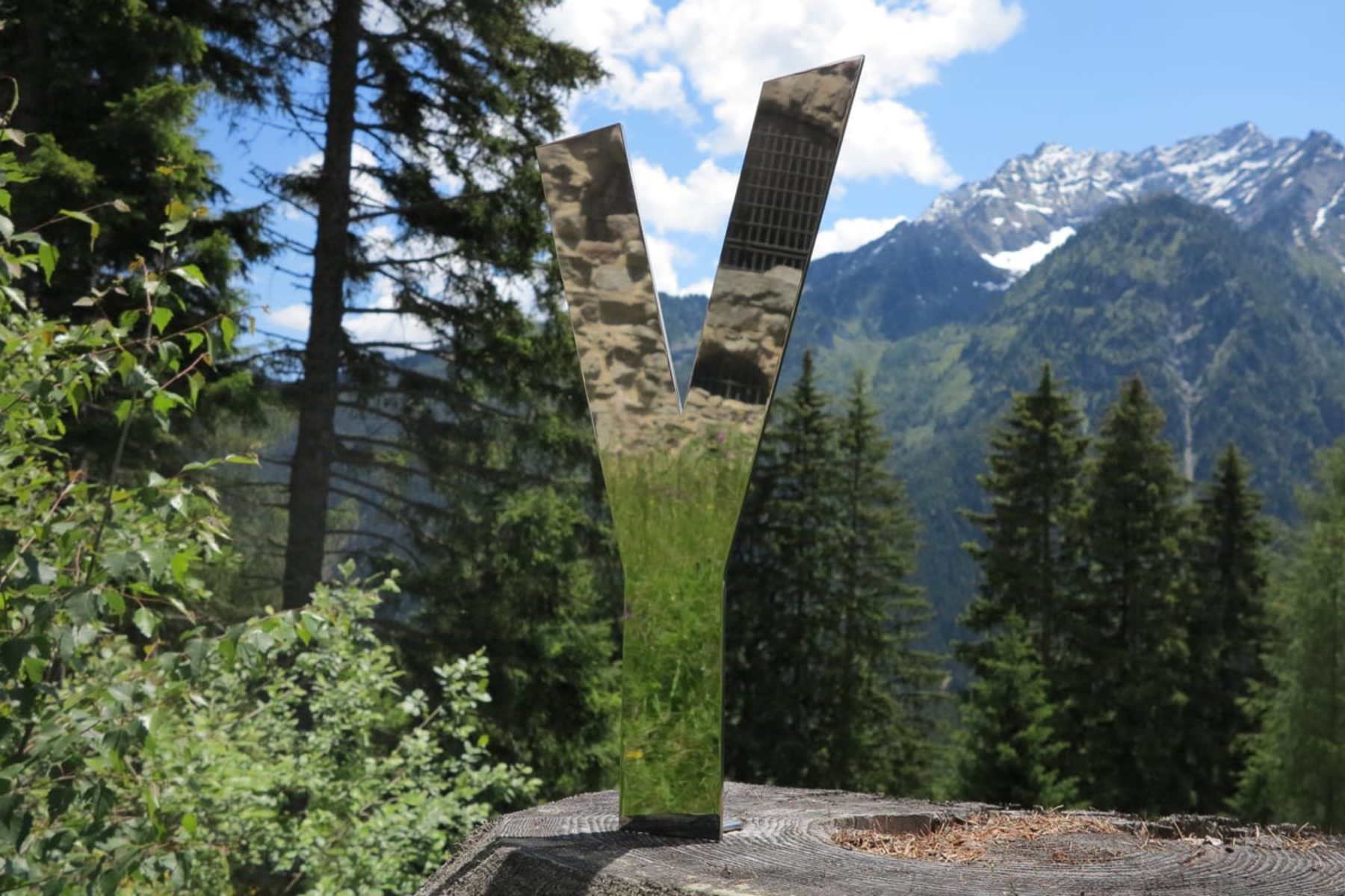 F. Lanaro, Delay, 2013, steel letters, details