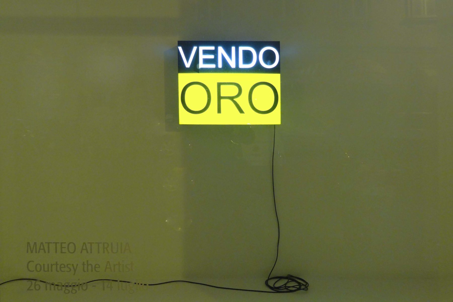 Matteo Attruia, Vendo Oro, 2012, lightbox