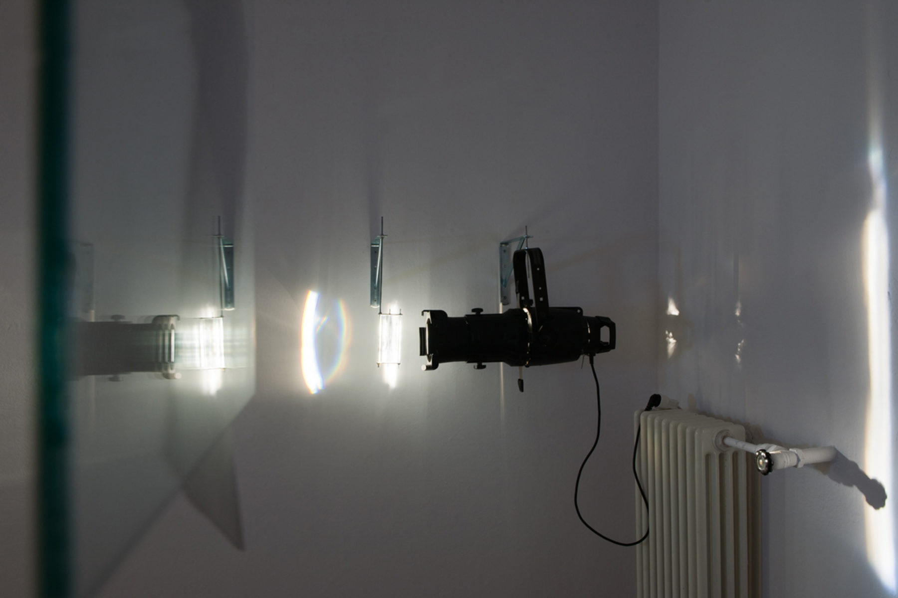 Richard Loskot, Color System, 2012, light, lcd monitor, cristal prisma, computer, polarized films, installation, b