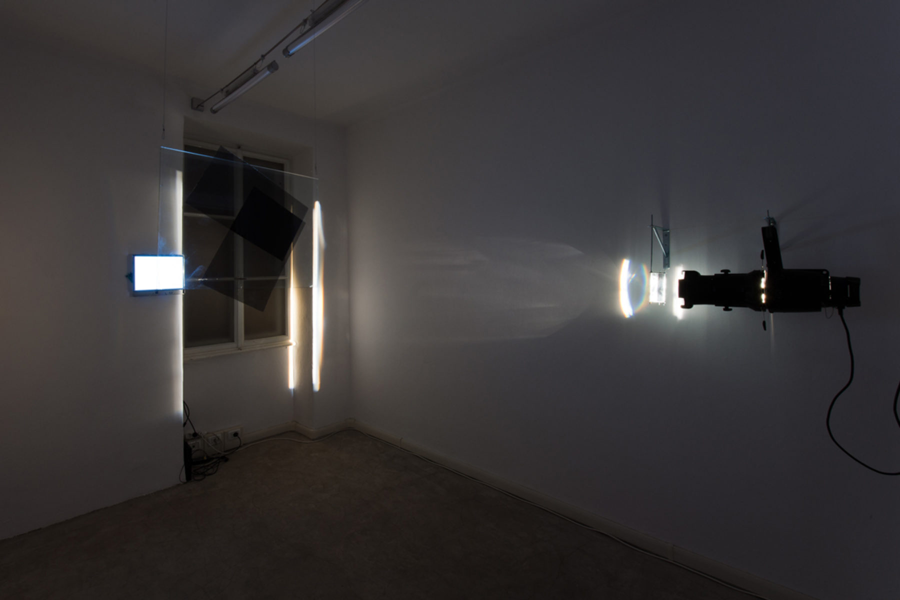 Richard Loskot, Color System, 2012, light, lcd monitor, cristal prisma, computer, polarized films, installation, d